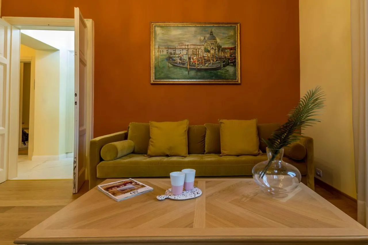 Joivy Exclusive Apartments In Cernobbio Close To Lake Como 0*,  Italia